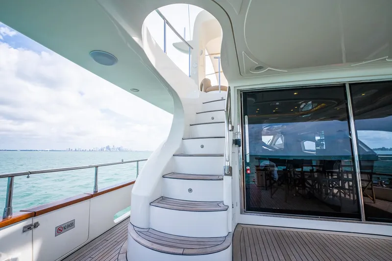 Slide: The Image of Azimut 79 2004 - 15