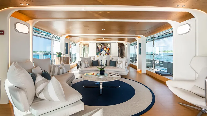 Slide: The Image of Benetti 121 2022 - 18