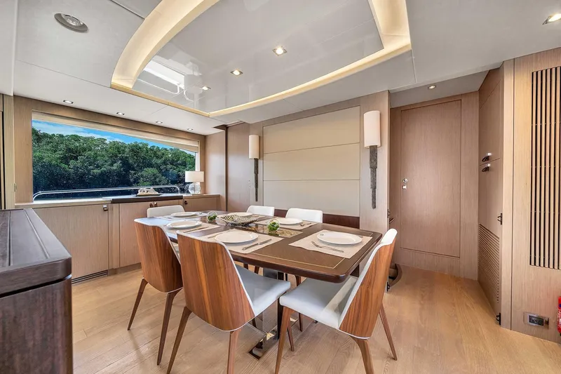 Slide: The Image of Sunseeker 86 2019 - 17