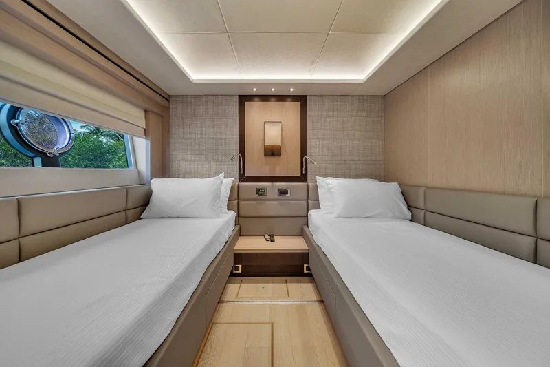Slide: The Image of Sunseeker 86 2019 - 26