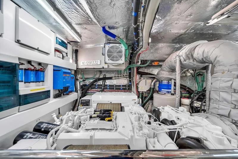 Slide: The Image of Sunseeker 86 2019 - 28