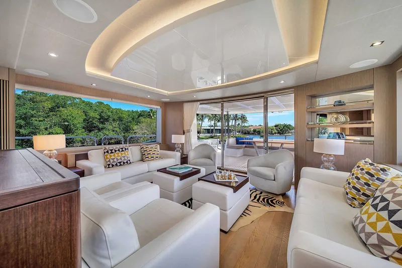 Slide: The Image of Sunseeker 86 2019 - 18