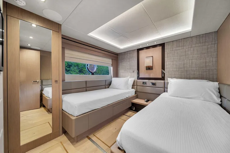 Slide: The Image of Sunseeker 86 2019 - 25