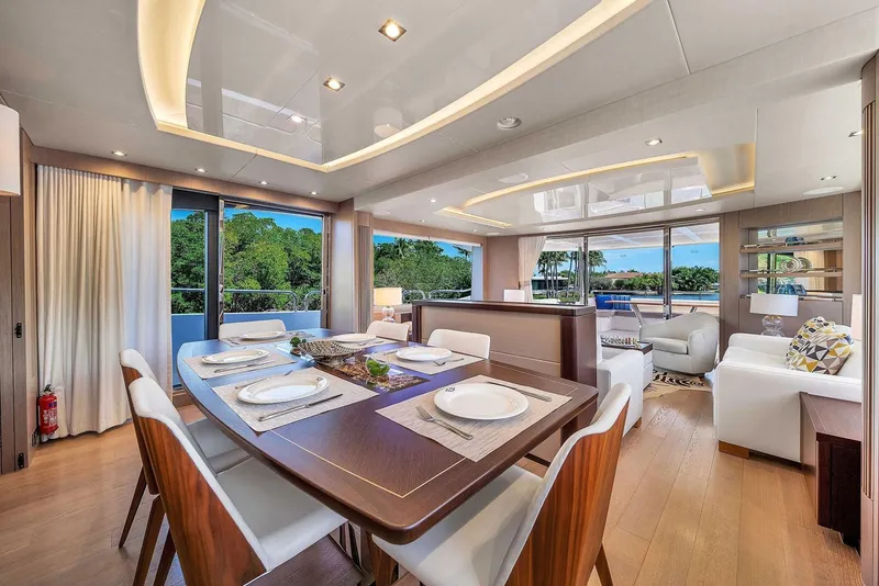 Slide: The Image of Sunseeker 86 2019 - 15