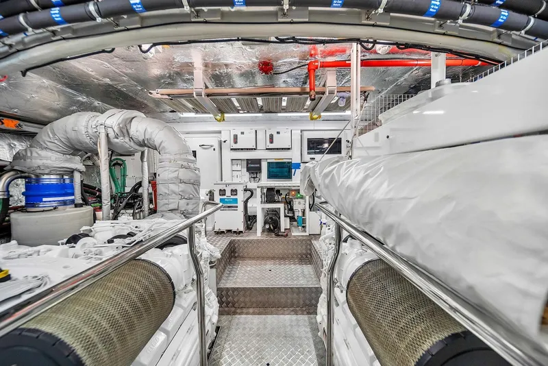 Slide: The Image of Sunseeker 86 2019 - 30
