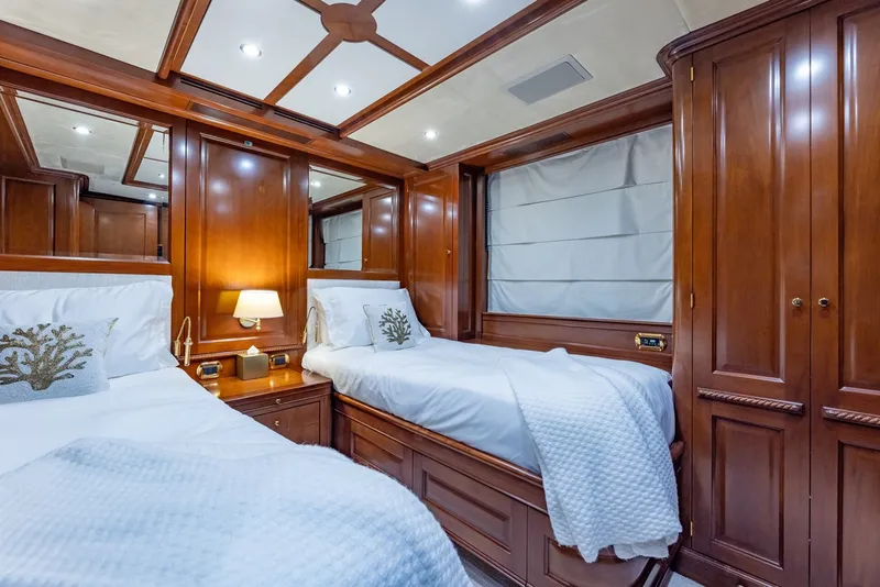 Slide: The Image of Benetti 121 2013 - 24