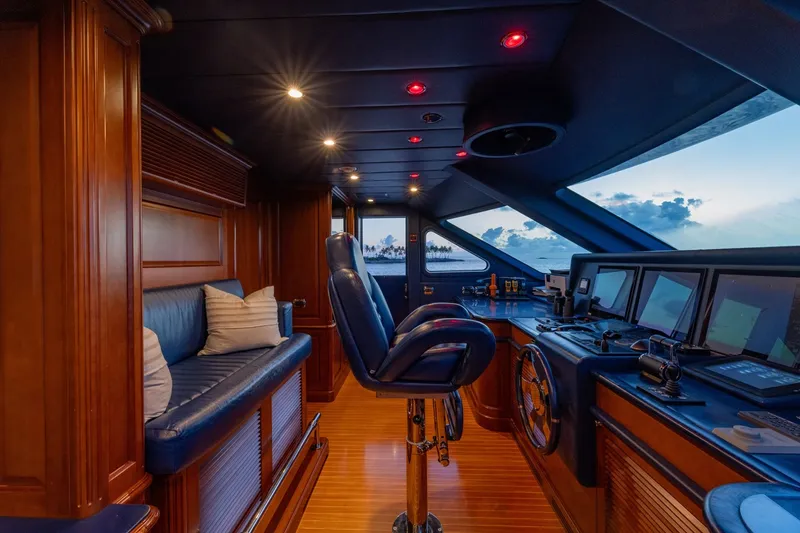 Slide: The Image of Benetti 121 2013 - 16