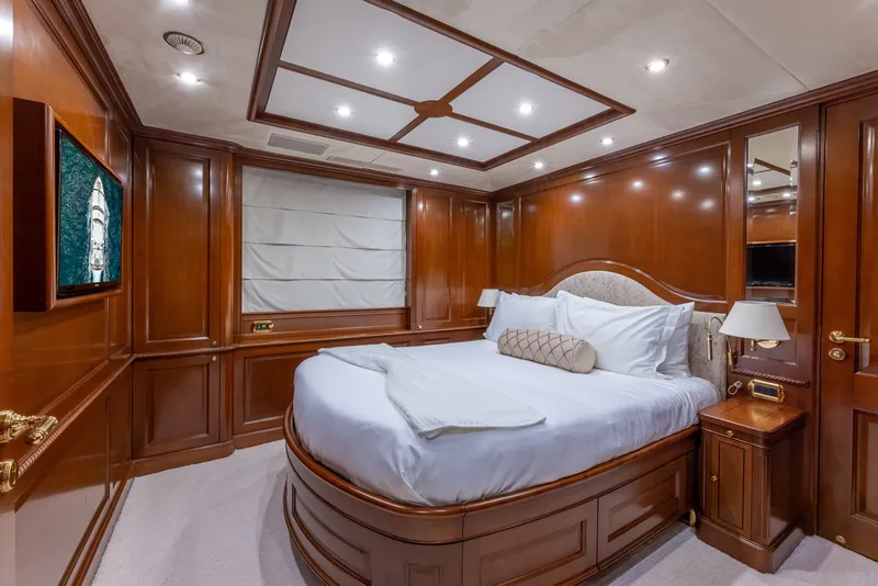 Slide: The Image of Benetti 121 2013 - 22