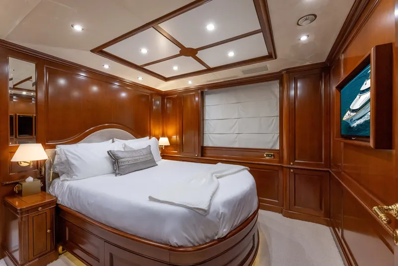 Slide: The Image of Benetti 121 2013 - 21