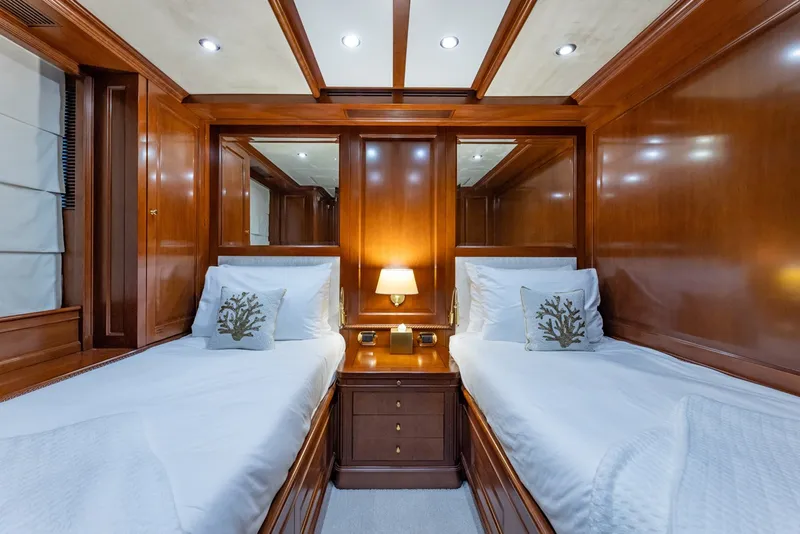 Slide: The Image of Benetti 121 2013 - 23