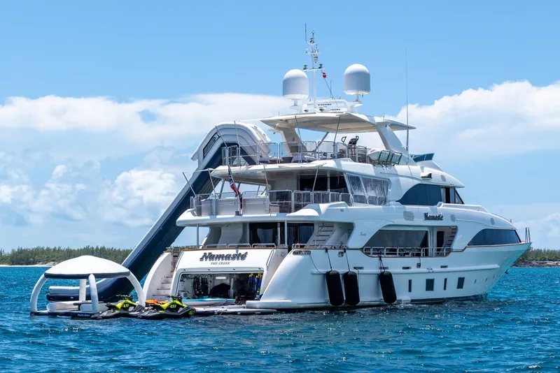 Slide: The Image of Benetti 121 2013 - 27