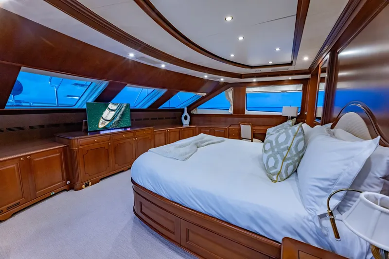 Slide: The Image of Benetti 121 2013 - 19