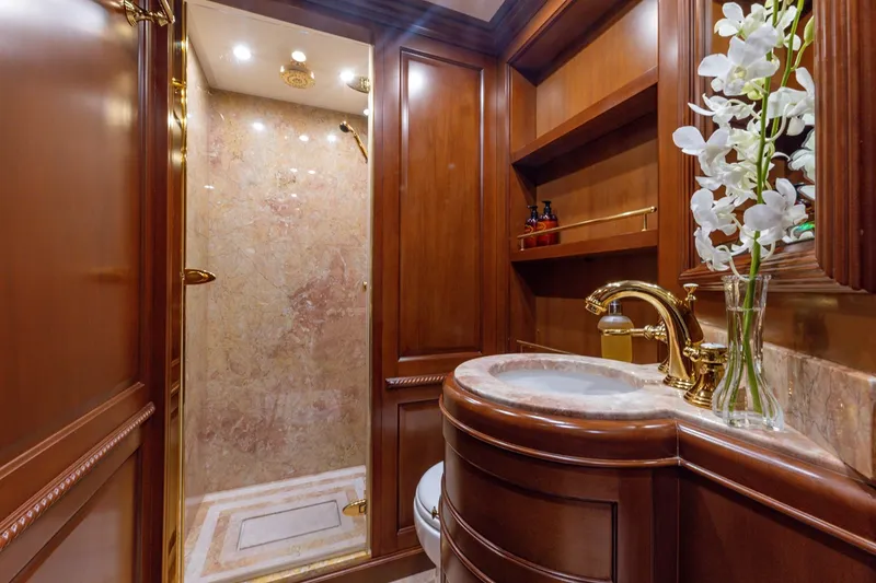Slide: The Image of Benetti 121 2013 - 25