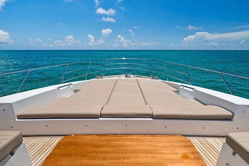 Slide: The Image of Azimut 77 2018 - 5