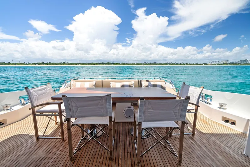 Slide: The Image of Azimut 77 2018 - 11