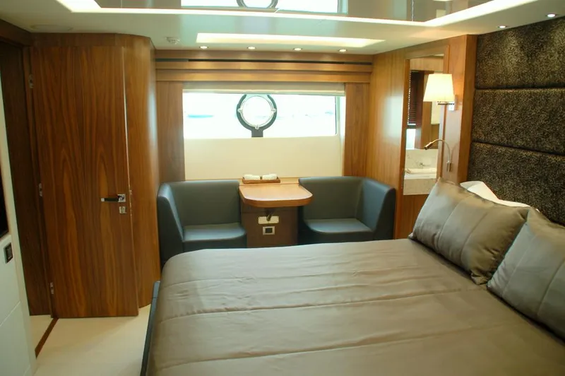 Slide: The Image of Sunseeker 86 2018 - 16