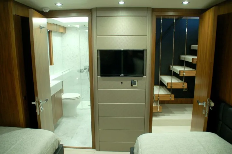 Slide: The Image of Sunseeker 86 2018 - 13