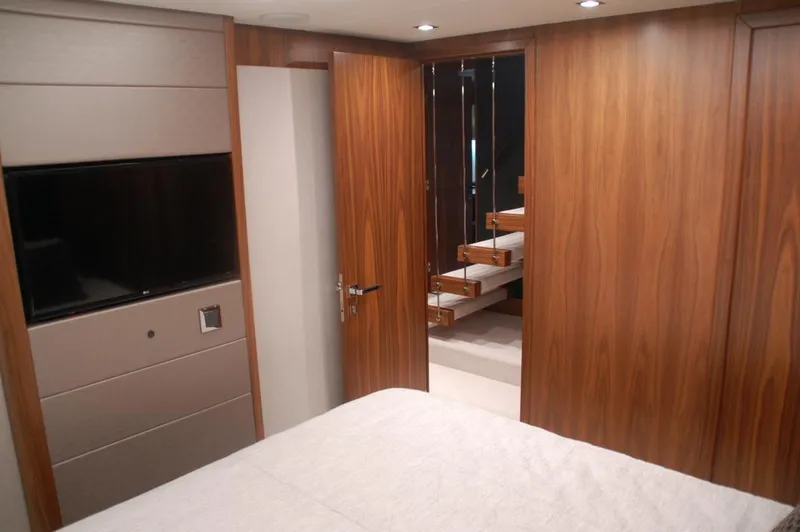 Slide: The Image of Sunseeker 86 2018 - 19