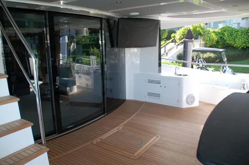 Slide: The Image of Sunseeker 86 2018 - 6