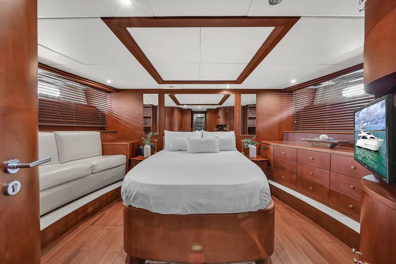 Slide: The Image of Azimut 100 2005 - 22