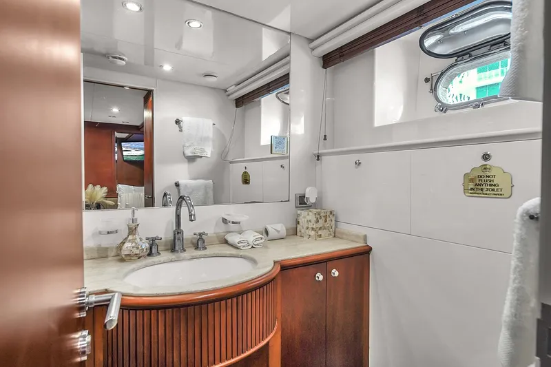 Slide: The Image of Azimut 100 2005 - 30
