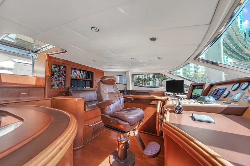Slide: The Image of Azimut 100 2005 - 16