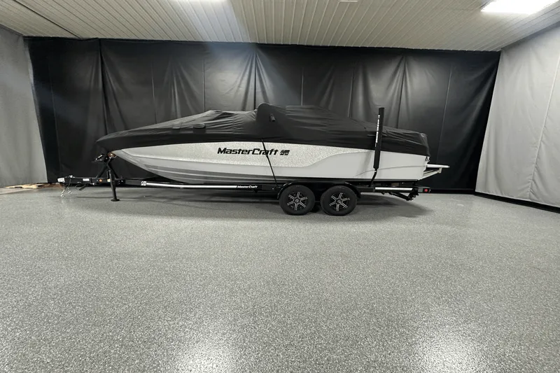 Slide: The Image of Mastercraft XT25 2024 - 15