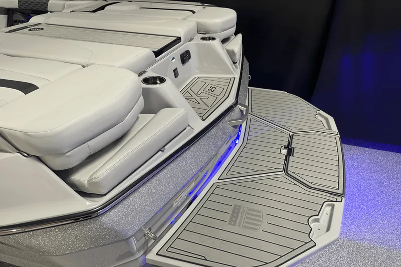 Slide: The Image of Mastercraft XT25 2024 - 22