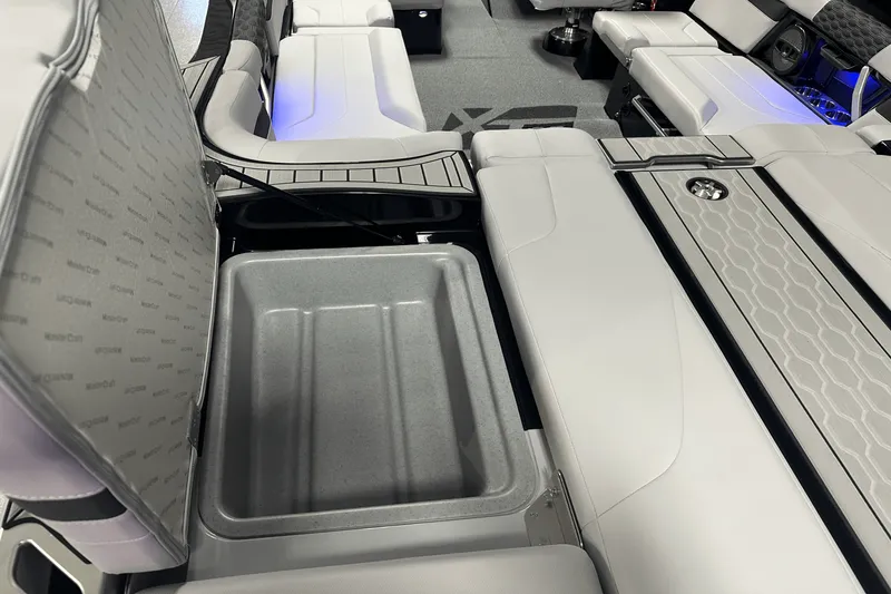 Slide: The Image of Mastercraft XT25 2024 - 23