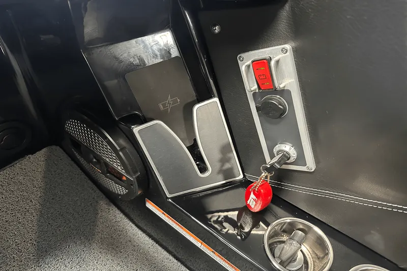 Slide: The Image of Mastercraft XT25 2024 - 33