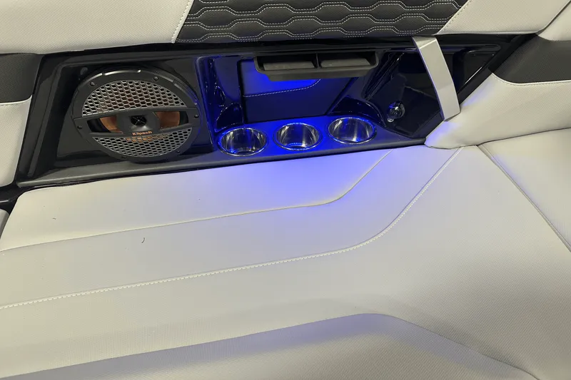 Slide: The Image of Mastercraft XT25 2024 - 35