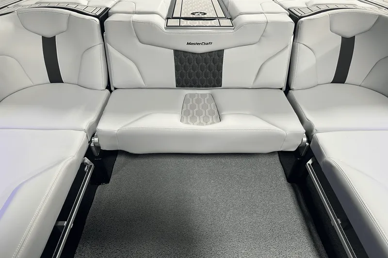 Slide: The Image of Mastercraft XT25 2024 - 36