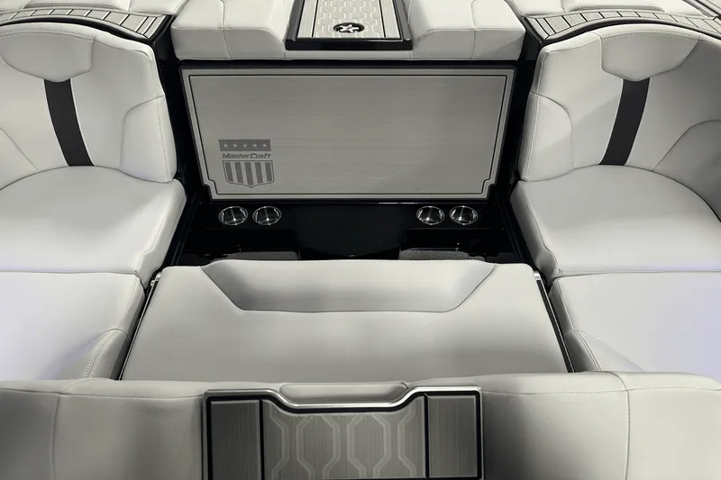 Slide: The Image of Mastercraft XT25 2024 - 37