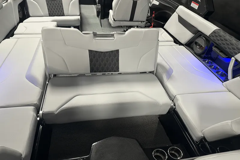 Slide: The Image of Mastercraft XT25 2024 - 38