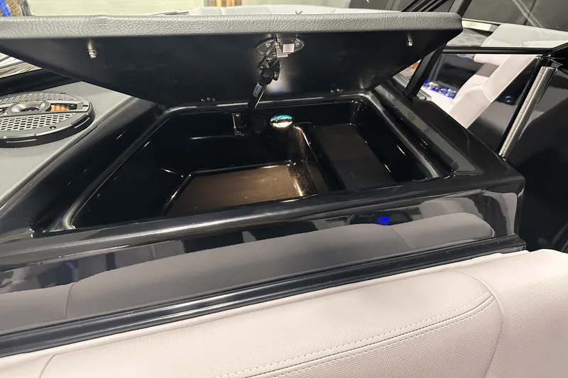 Slide: The Image of Mastercraft XT25 2024 - 46