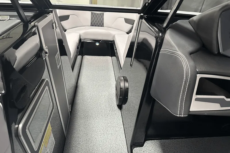 Slide: The Image of Mastercraft XT25 2024 - 47