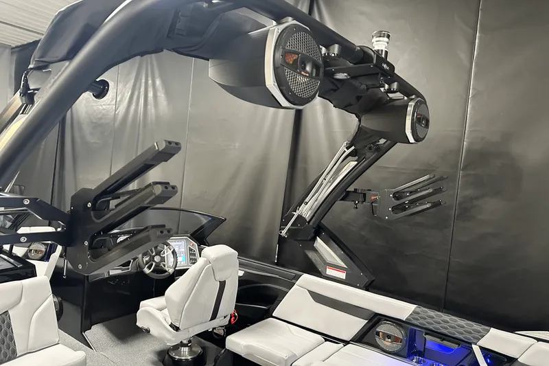 Slide: The Image of Mastercraft XT25 2024 - 52