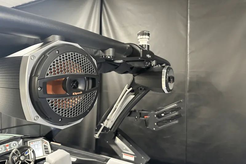 Slide: The Image of Mastercraft XT25 2024 - 54