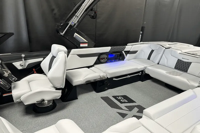 Slide: The Image of Mastercraft XT25 2024 - 6