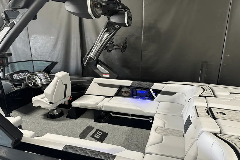 Slide: The Image of Mastercraft XT25 2024 - 7