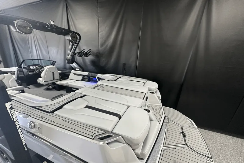 Slide: The Image of Mastercraft XT25 2024 - 8