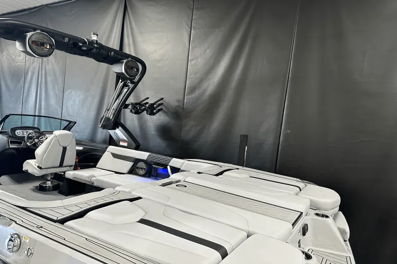 Slide: The Image of Mastercraft XT25 2024 - 9