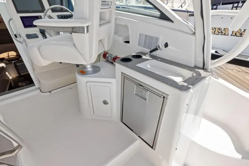 Slide: The Image of Boston Whaler 315 Conquest 2018 - 23