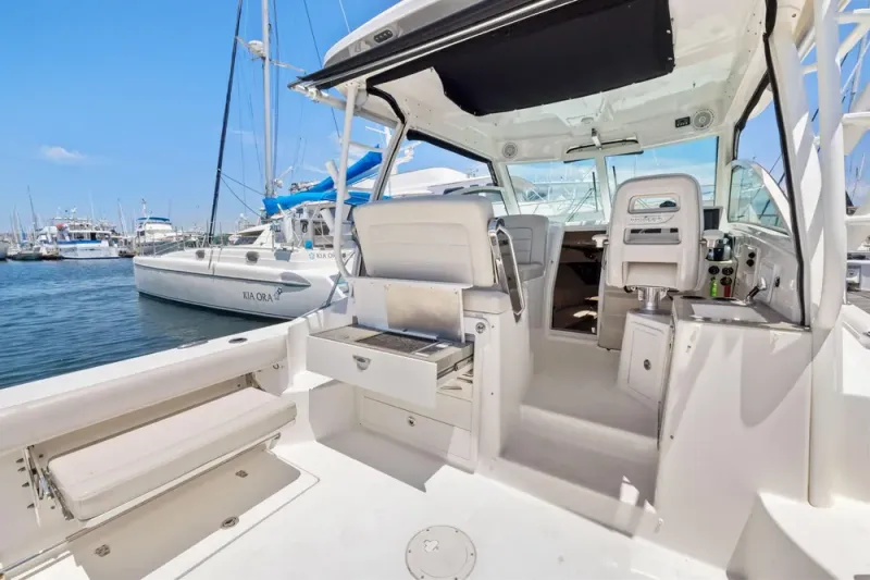 Slide: The Image of Boston Whaler 315 Conquest 2018 - 14