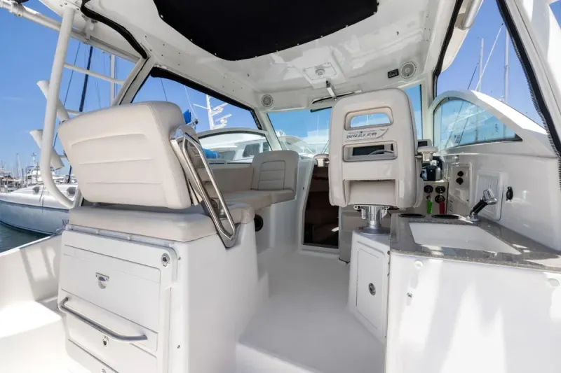 Slide: The Image of Boston Whaler 315 Conquest 2018 - 27