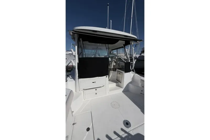 Slide: The Image of Boston Whaler 315 Conquest 2018 - 15