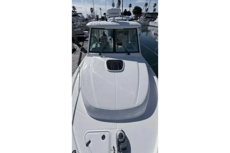 Slide: The Image of Boston Whaler 315 Conquest 2018 - 17