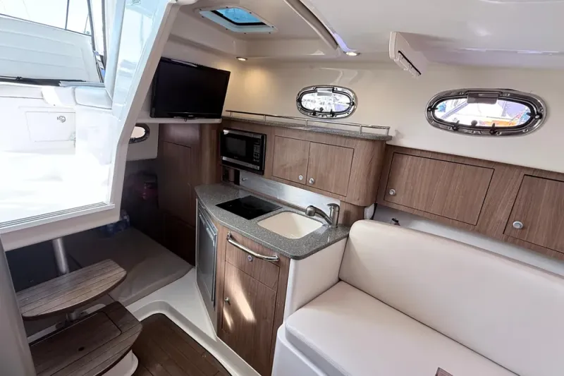 Slide: The Image of Boston Whaler 315 Conquest 2018 - 2