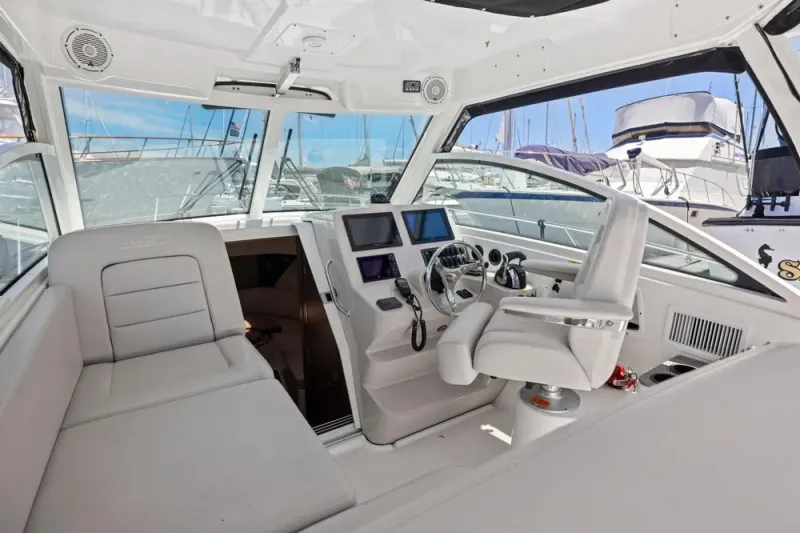 Slide: The Image of Boston Whaler 315 Conquest 2018 - 22