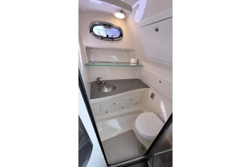 Slide: The Image of Boston Whaler 315 Conquest 2018 - 4